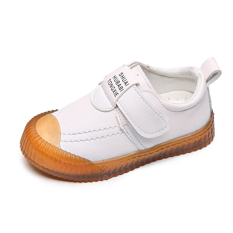 Sapatos de couro infantil de menino. Moda infantil esporte fino retrô sapatos antiderrapantes